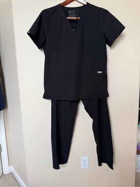 FIGS set Black Scrub Top large casma 3 pocket and Pants Kade cargo xl